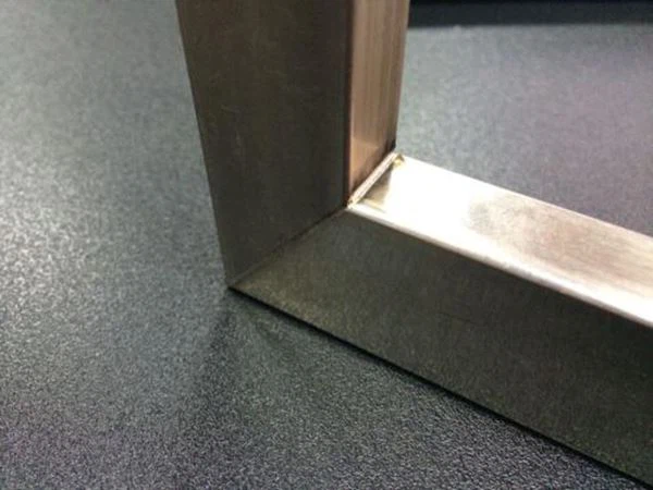 Máy hàn Laser inox cầm tay làm mát không khí RECI