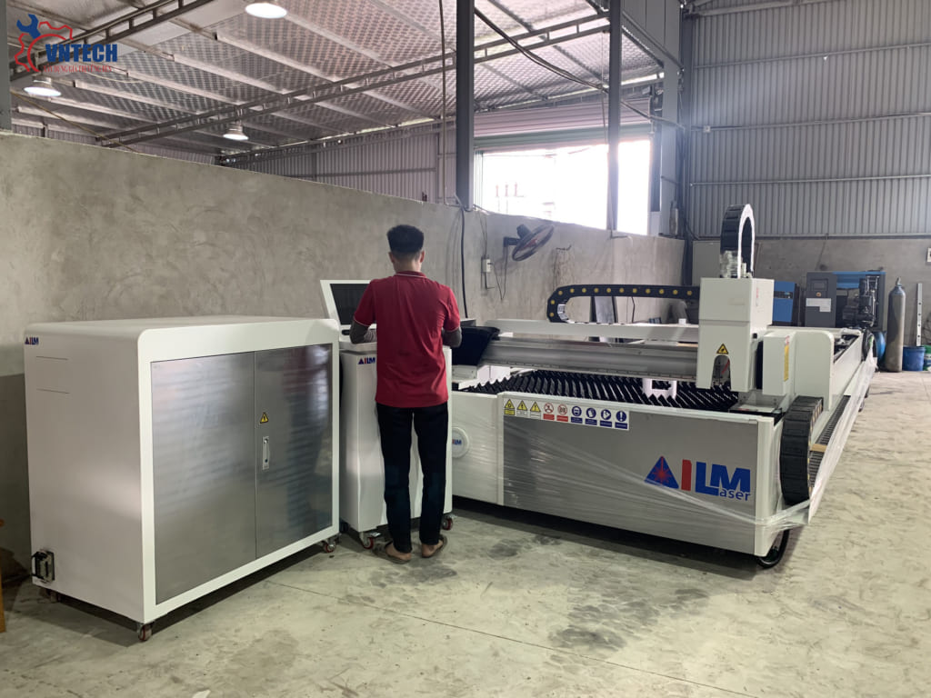 máy cắt laser ILM
