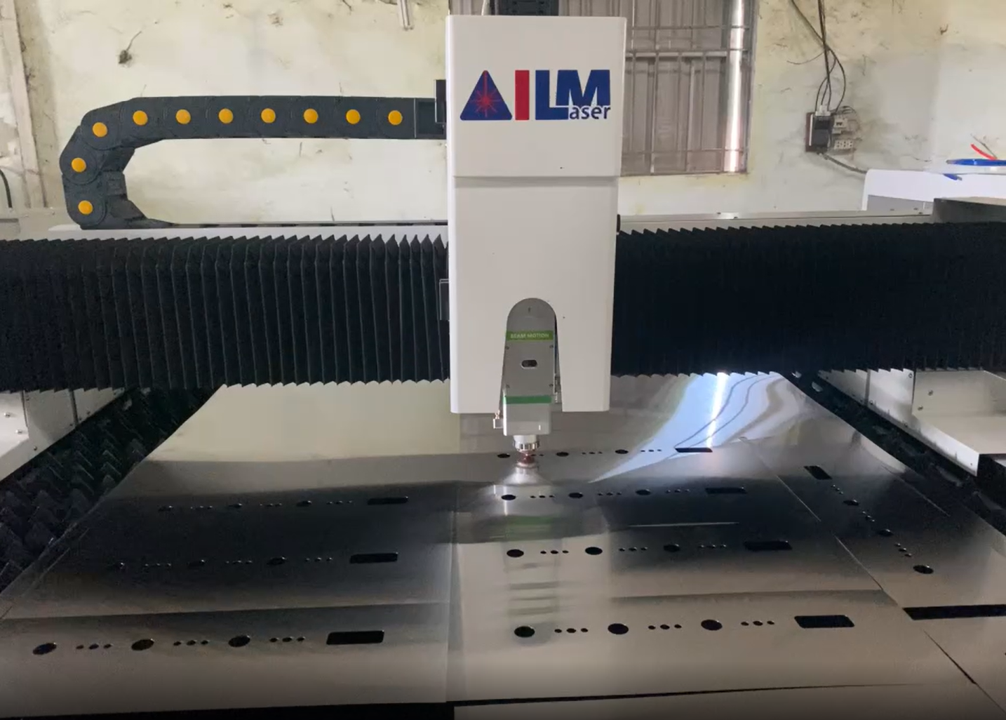 máy cắt laser