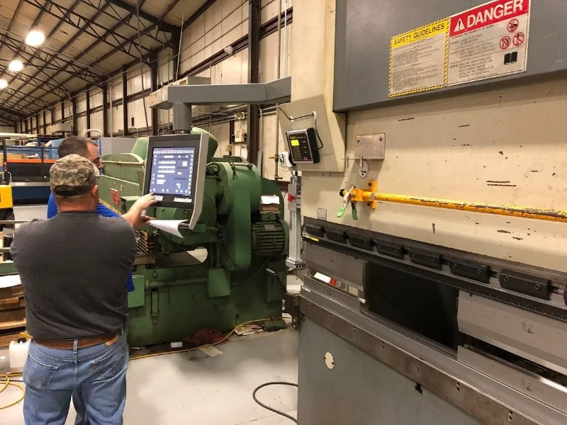 máy chấn tôn cũ giá rẻ