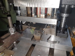 Khuôn Đột Dập: Công cụ then chốt trong ngành công nghiệp chế tạo