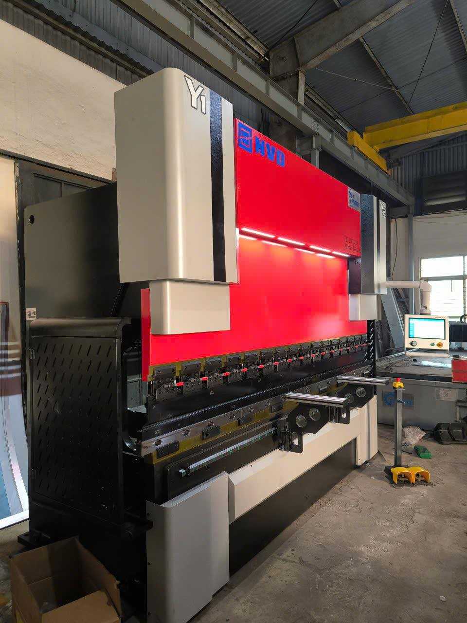 Bàn giao máy chấn CNC tại Thanh Hóa (Công ty TNHH Thang Máy AZ)