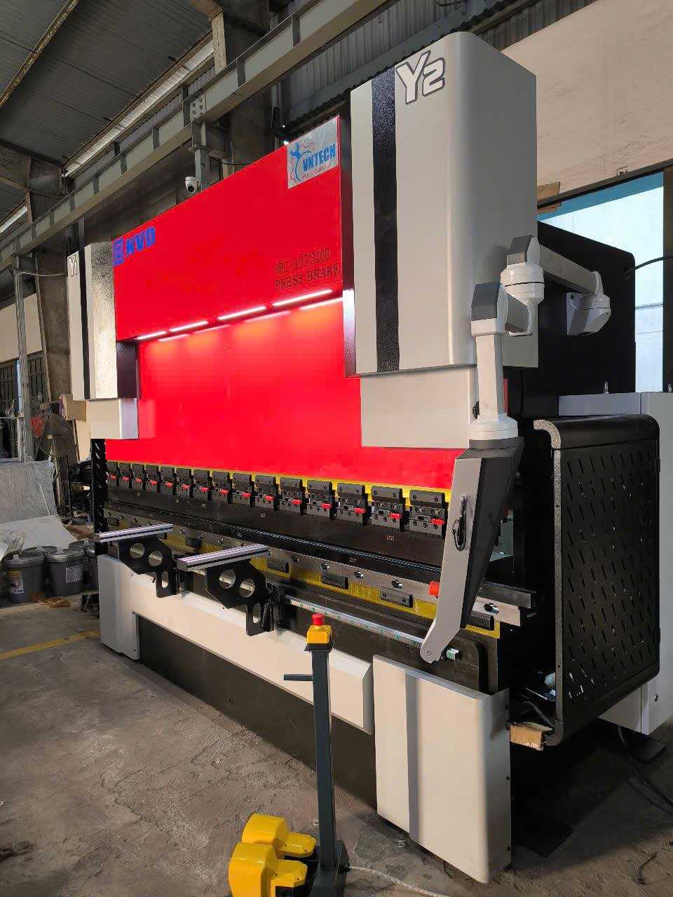Bàn giao máy chấn CNC tại Thanh Hóa (Công ty TNHH Thang Máy AZ)