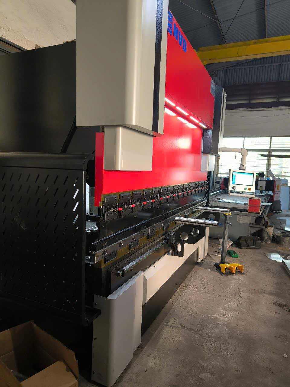 Bàn giao máy chấn CNC tại Thanh Hóa (Công ty TNHH Thang Máy AZ)