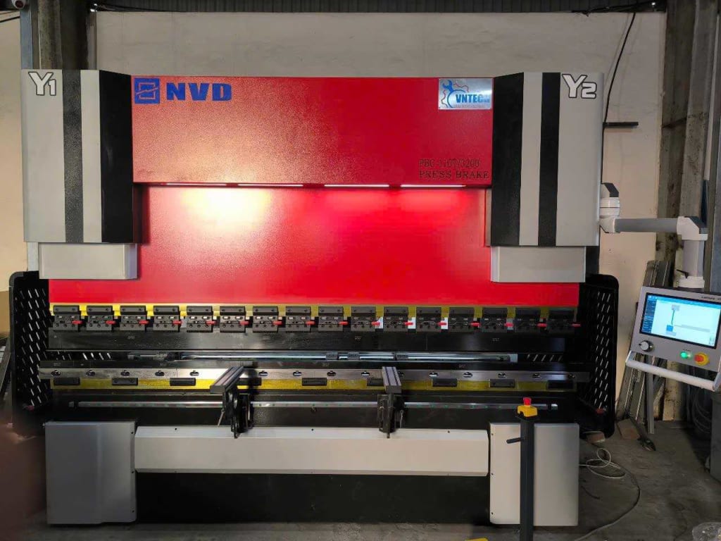 Bàn giao máy chấn CNC tại Thanh Hóa (Công ty TNHH Thang Máy AZ)