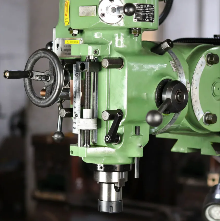 Máy phay cơ là gì? So sánh với máy phay NC và máy phay CNC