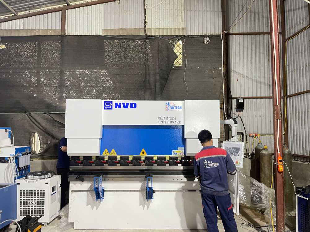 Bàn giao máy chấn tại Lĩnh Nam, Hà Nội - Máy chấn NVD