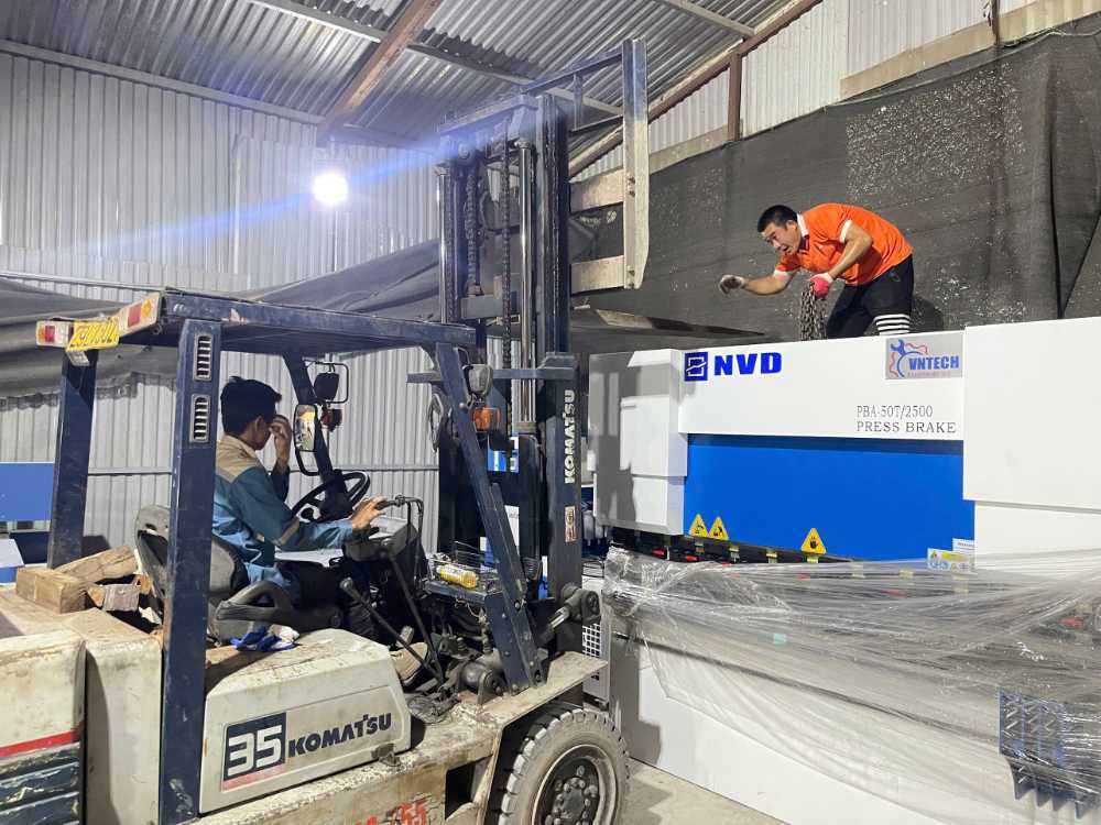 Bàn giao máy chấn tại Lĩnh Nam, Hà Nội - Máy chấn NVD