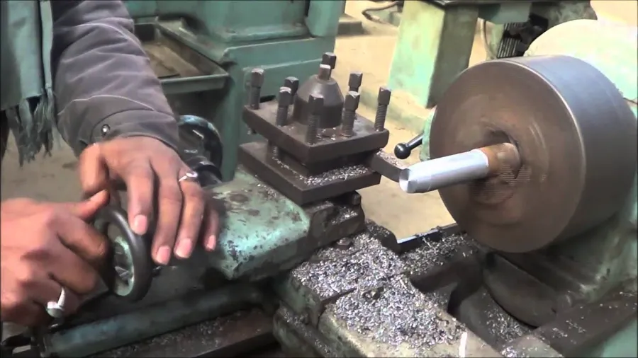Cách vận hành máy tiện cơ chính xác