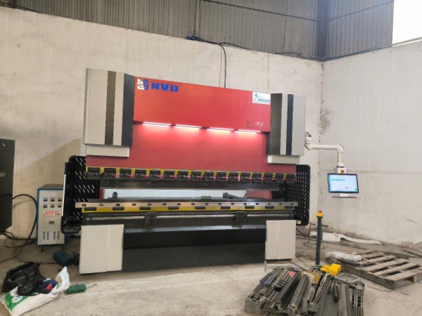 Bàn Giao Máy Chấn CNC 110T/3200 tại Hoài Đức, Hà Nội