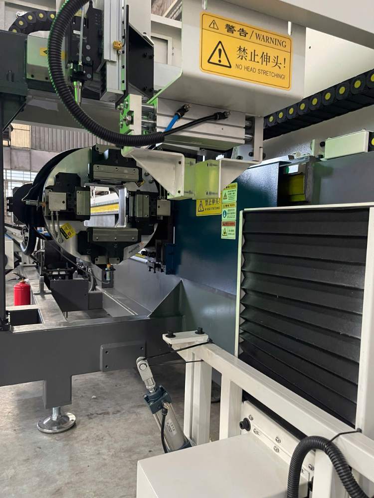 Máy Cắt Ống ở Kiên Giang - Model Cấp Phôi Tự Động 3000W