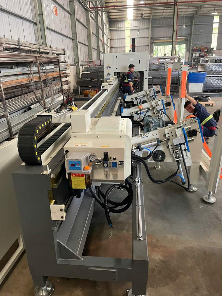 Máy Cắt Ống ở Kiên Giang - Model Cấp Phôi Tự Động 3000W