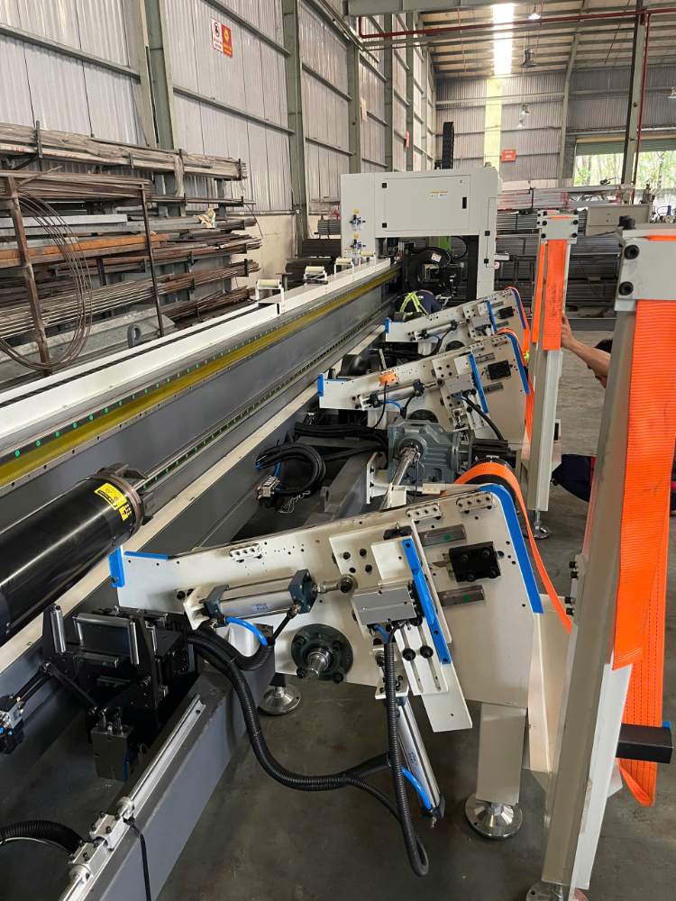 Máy Cắt Ống ở Kiên Giang - Model Cấp Phôi Tự Động 3000W