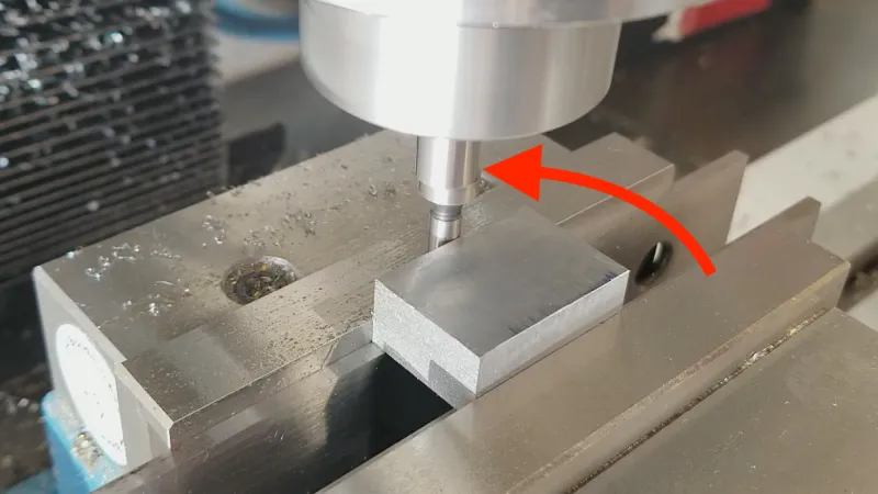 Máy phay cạnh CNC