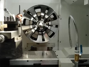 Máy phay lazang ô tô CNC