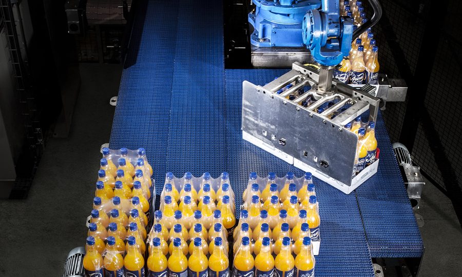 Robot gắp sản phẩm nhựa