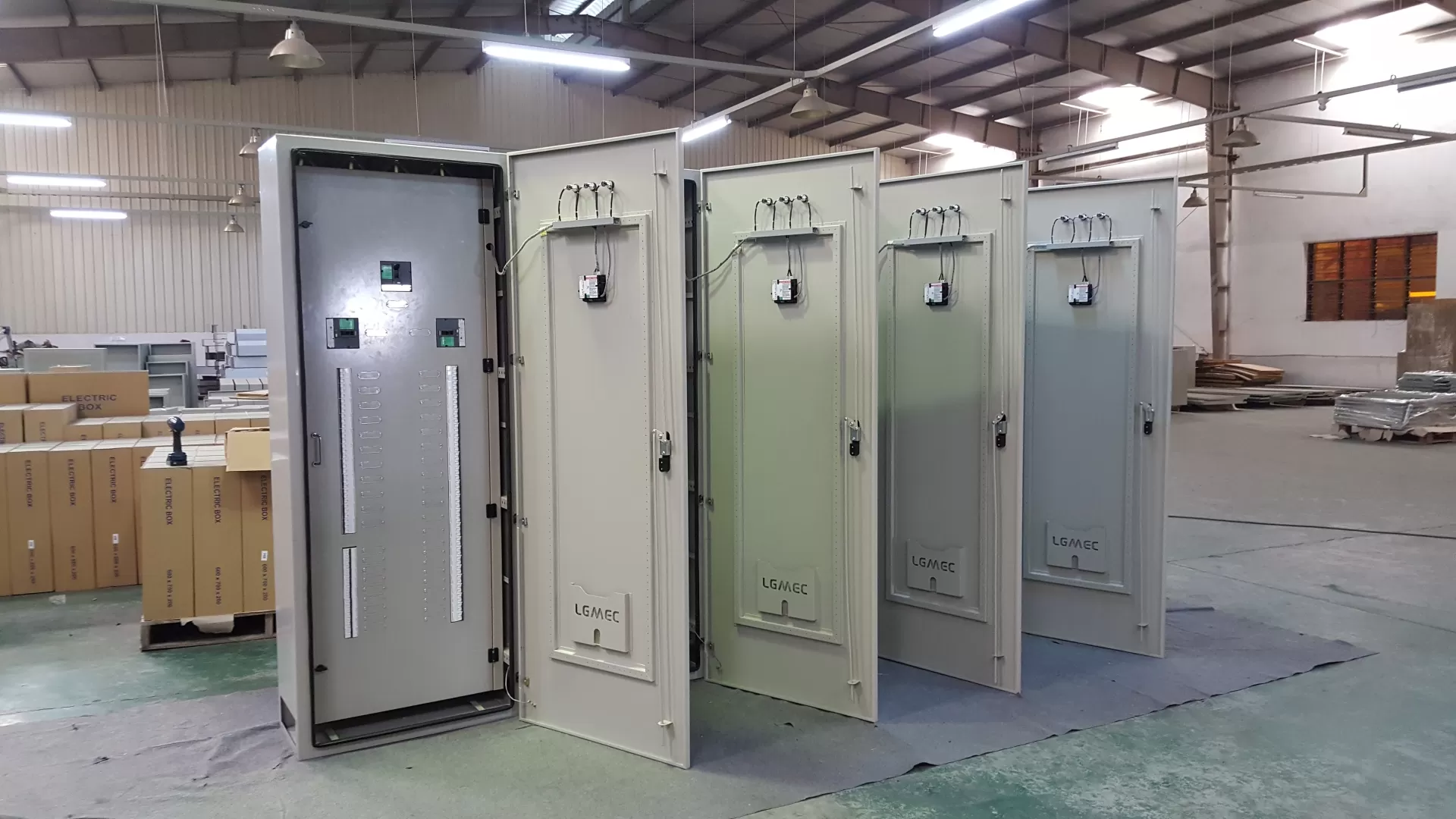 Gia công vỏ tủ điện - Máy chấn Deratech