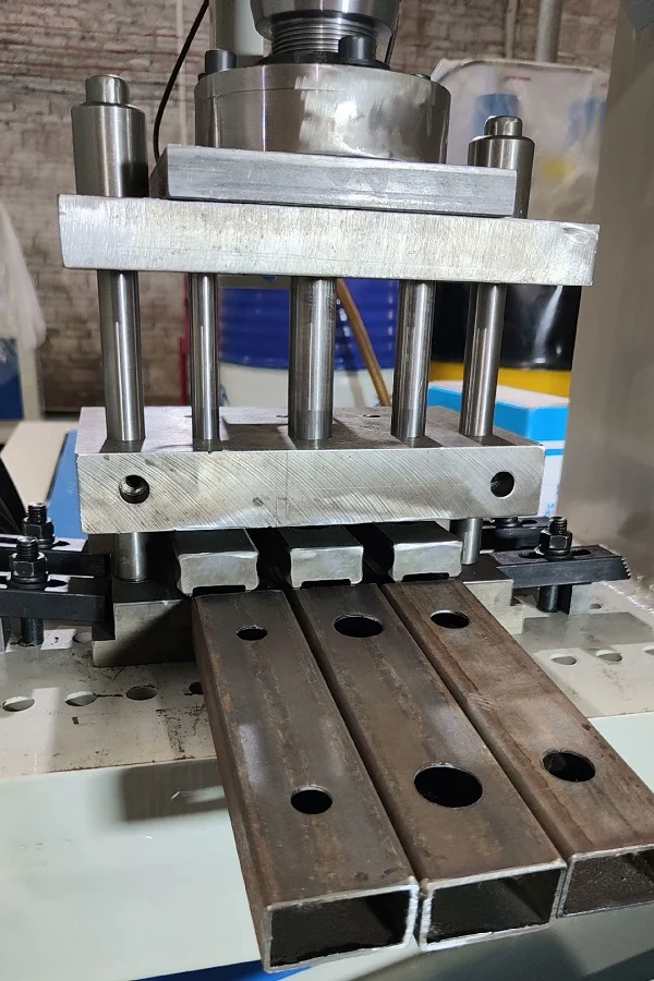 Máy Dập Lỗ Tròn Inox JH25 - Lựa chọn hàng đầu cho dập lỗ