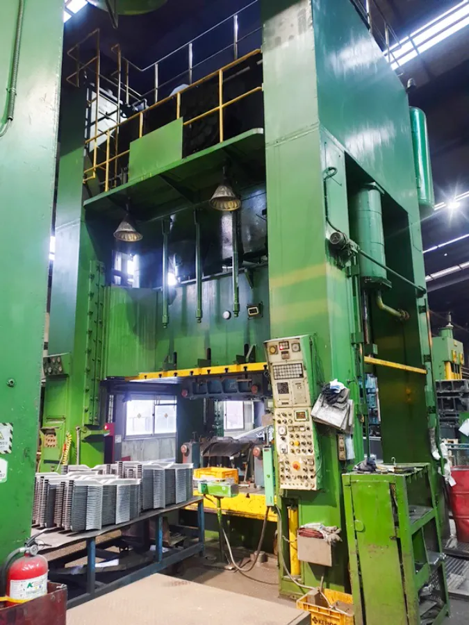 Máy Dập Thủy Lực Hạng Nặng 500/1000/1500/2000 tấn
