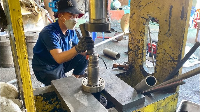 Máy Ép Thủy Lực 300 Tấn Y32 - 315T