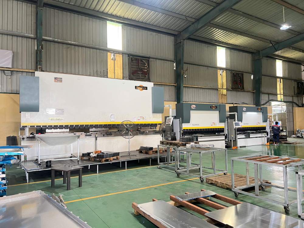 Bàn giao máy chấn tại Vĩnh Phúc - Máy chấn Deratech 170T/3200