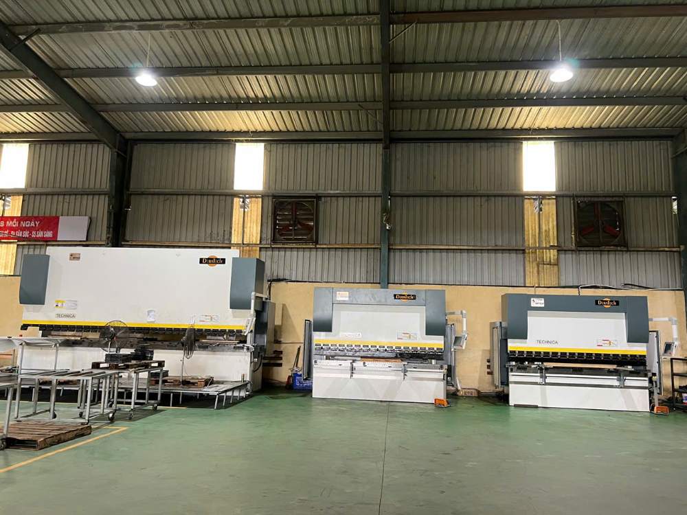 Bàn giao máy chấn tại Vĩnh Phúc - Máy chấn Deratech 170T/3200