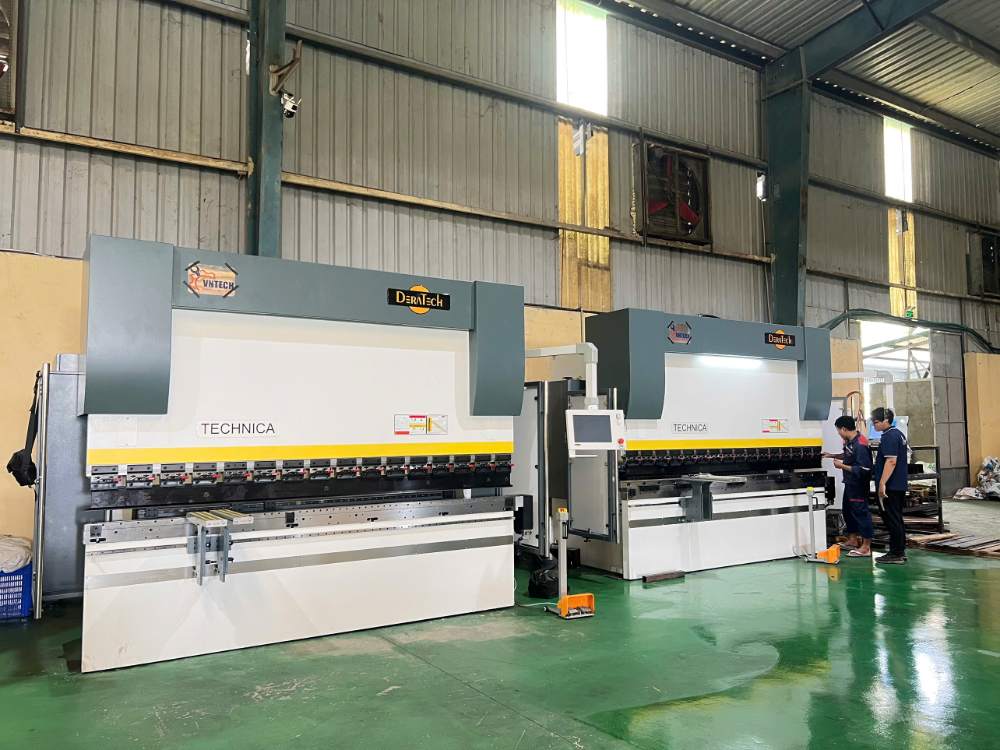 Bàn giao máy chấn tại Vĩnh Phúc - Máy chấn Deratech 170T/3200