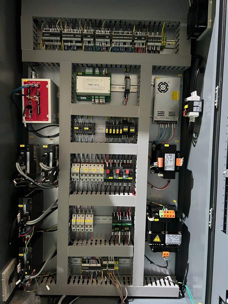 Bàn giao máy chấn tại Vĩnh Phúc - Máy chấn Deratech 170T/3200