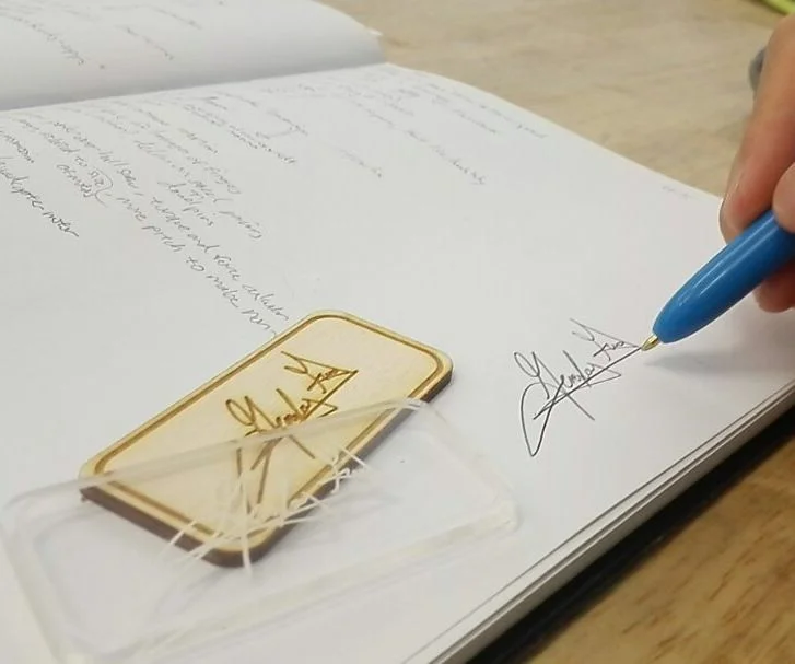 Máy khắc dấu mini: Giải pháp để khắc dấu siêu nét