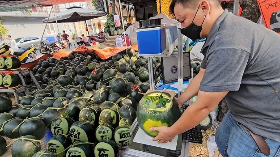 Máy Khắc Dưa Hấu Bằng Công Nghệ Laser CO2 (Máy khắc hoa quả)