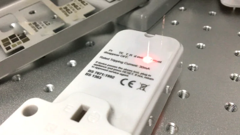 Hướng dẫn chọn máy khắc Laser nhựa từ A-Z