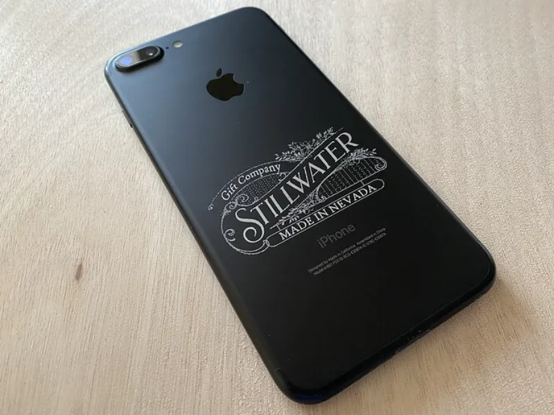 Máy Khắc Laser Vỏ Điện Thoại