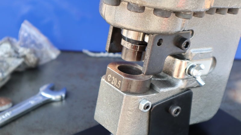 Đầu đột lỗ tròn thủy lực