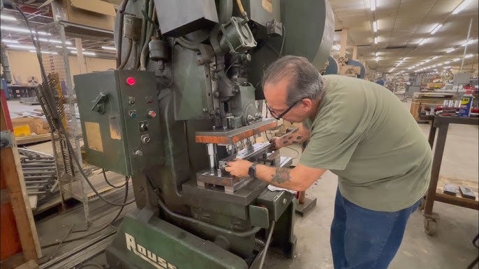 Máy đột lỗ thủy lực cũ