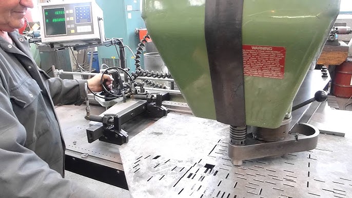 Máy đột lỗ thủy lực cũ