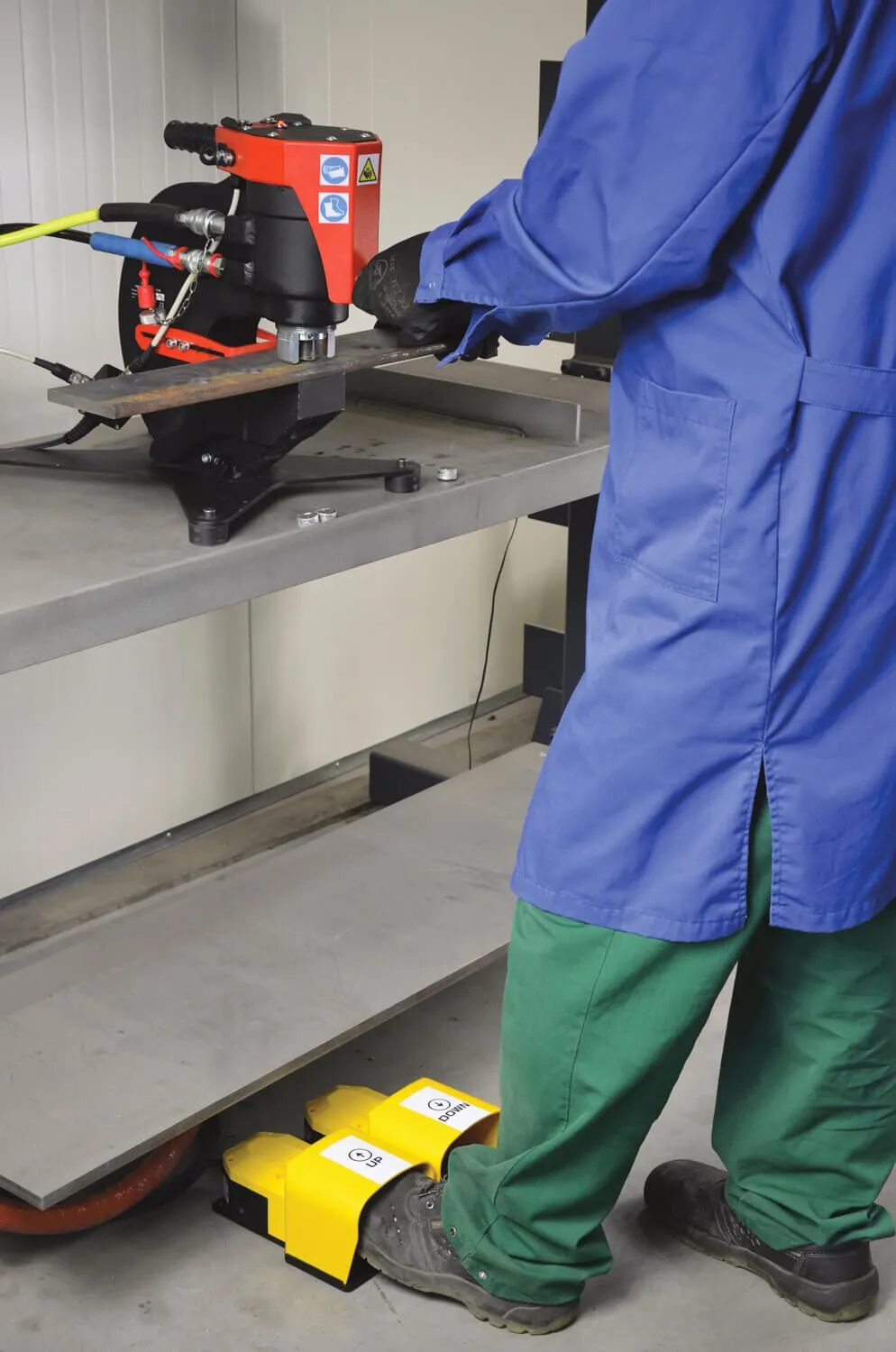 Máy đột thủy lực đặt bàn