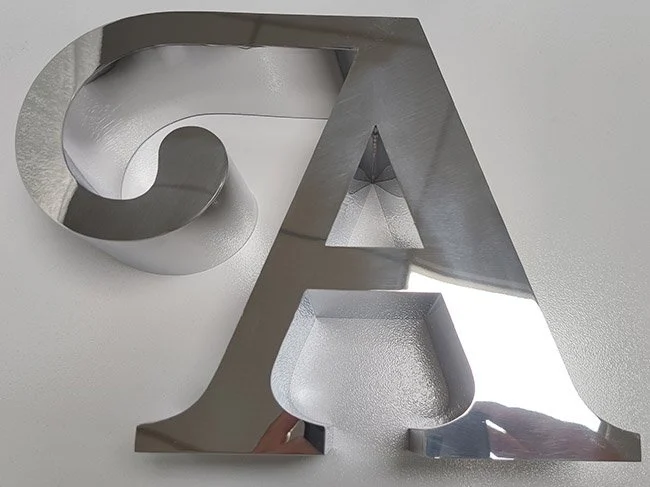 Máy hàn chữ inox Laser không bị đen, không biến dạng