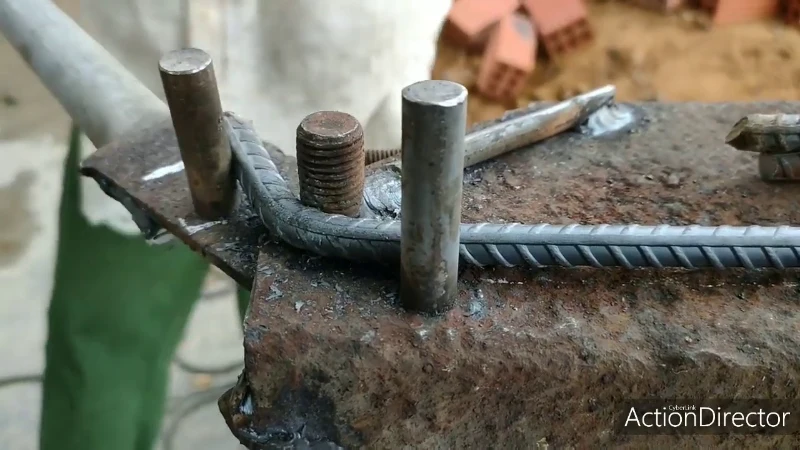 Bàn bẻ đai sắt thủ công