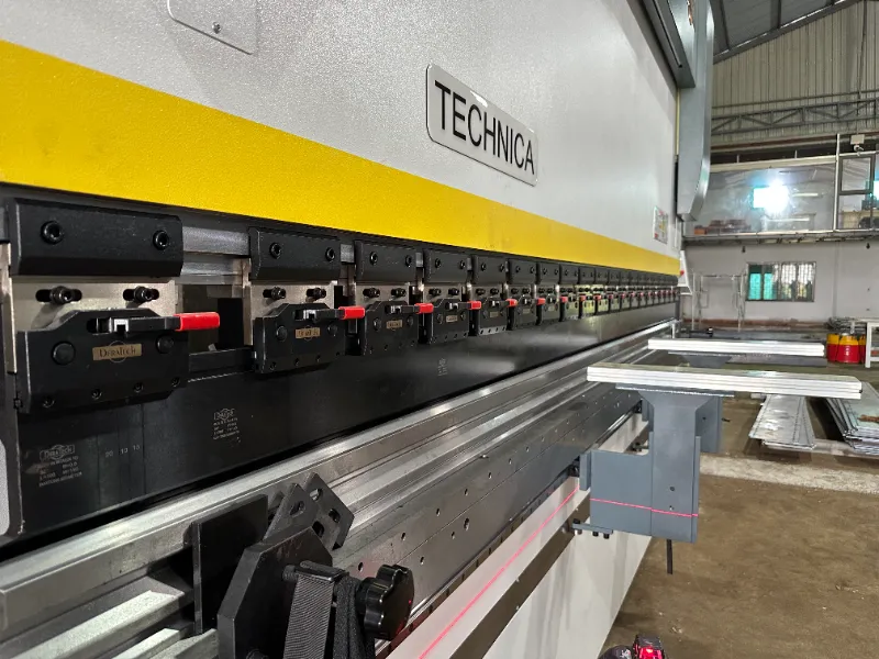 Bàn giao máy chấn tại Hưng yên - Chấn Deratech 240T/4100