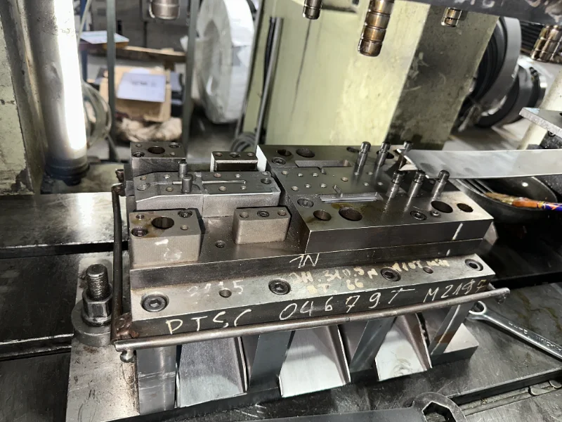 Máy Dập 100 Tấn DPI-110 (Khung chữ C)