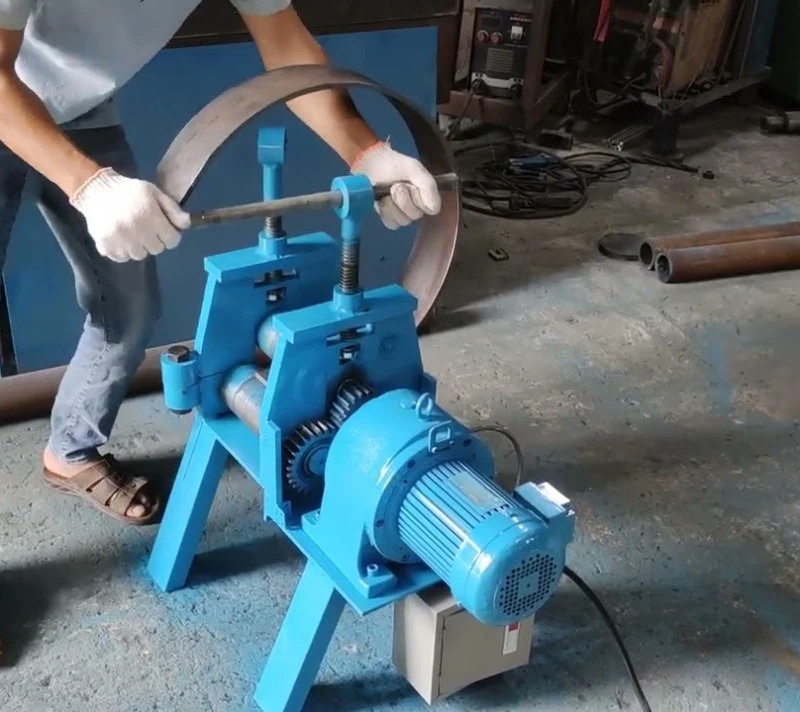 Máy lốc tôn mini có đáng để các xưởng đầu tư?