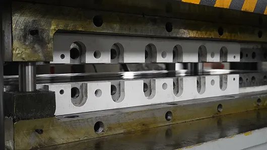 Máy Ép 4 Trụ 100 Tấn Có Bàn Nhiệt YQ32-100T