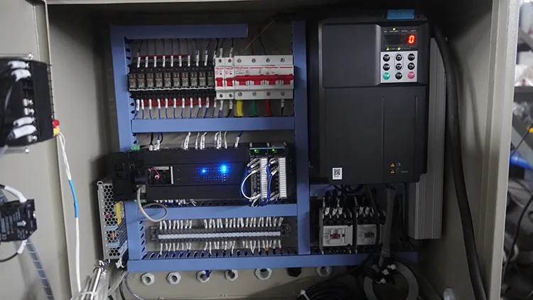 Máy Ép 4 Trụ 100 Tấn Có Bàn Nhiệt YQ32-100T