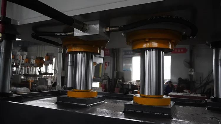 Máy Ép 4 Trụ 100 Tấn Có Bàn Nhiệt YQ32-100T