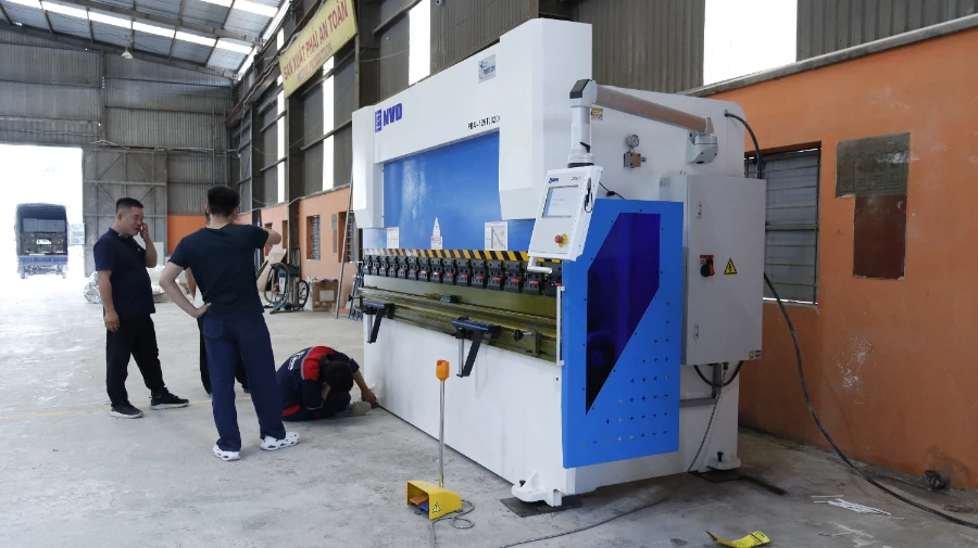 Máy Chấn NVD 125T/3200 tại Mai Lĩnh - Hà Nội (Công ty Hà Nguyên)