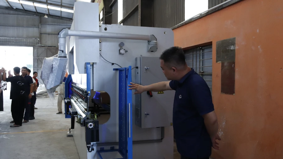 Máy Chấn NVD 125T/3200 tại Mai Lĩnh - Hà Nội (Công ty Hà Nguyên)