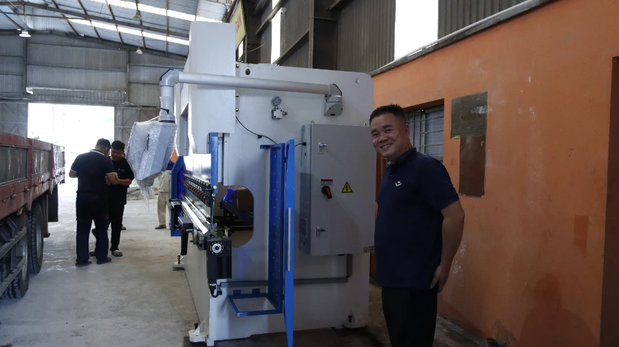 Máy Chấn NVD 125T/3200 tại Mai Lĩnh - Hà Nội (Công ty Hà Nguyên)