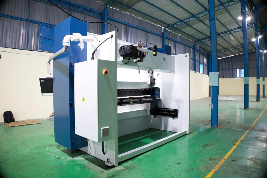 Máy Chấn 170T/3200 tại Hồ Chí Minh
