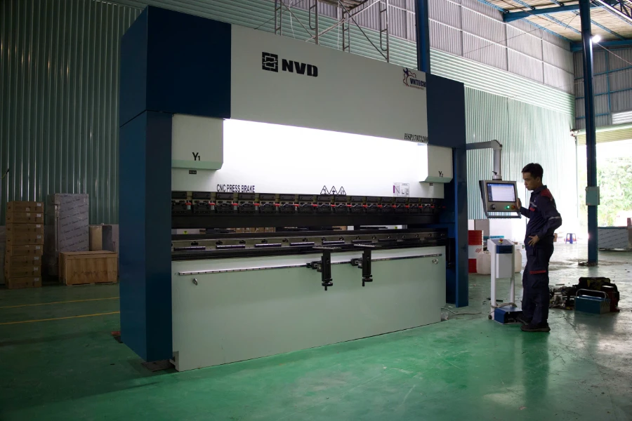 Máy Chấn 170T/3200 tại Hồ Chí Minh