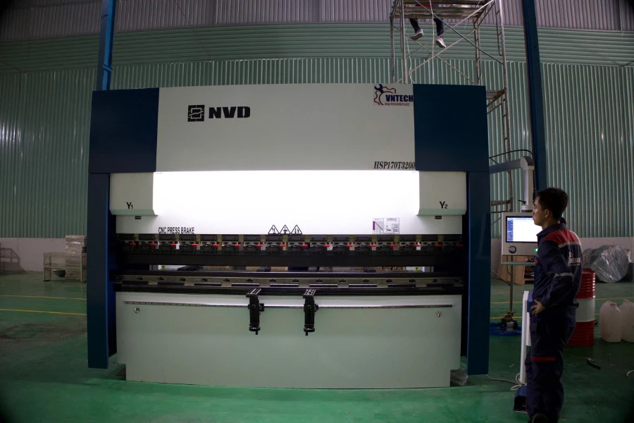 Máy Chấn 170T/3200 tại Hồ Chí Minh